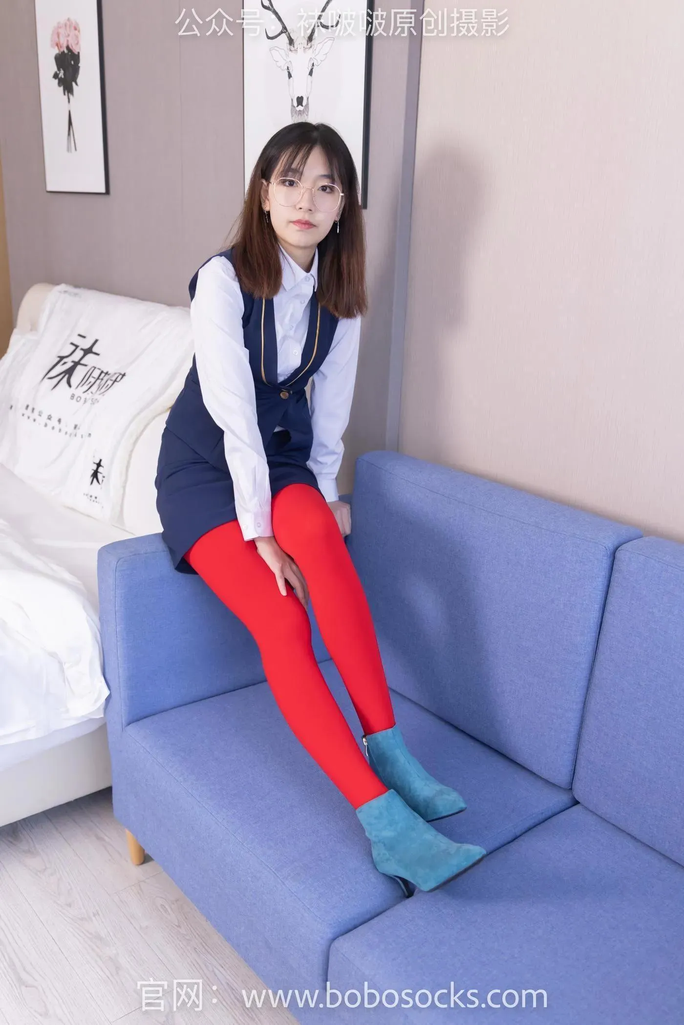 [BoBoSocks袜啵啵]NO.132 小甜豆-aj1板鞋、蓝色短靴、厚黑丝、厚红丝 [145P]插图7
